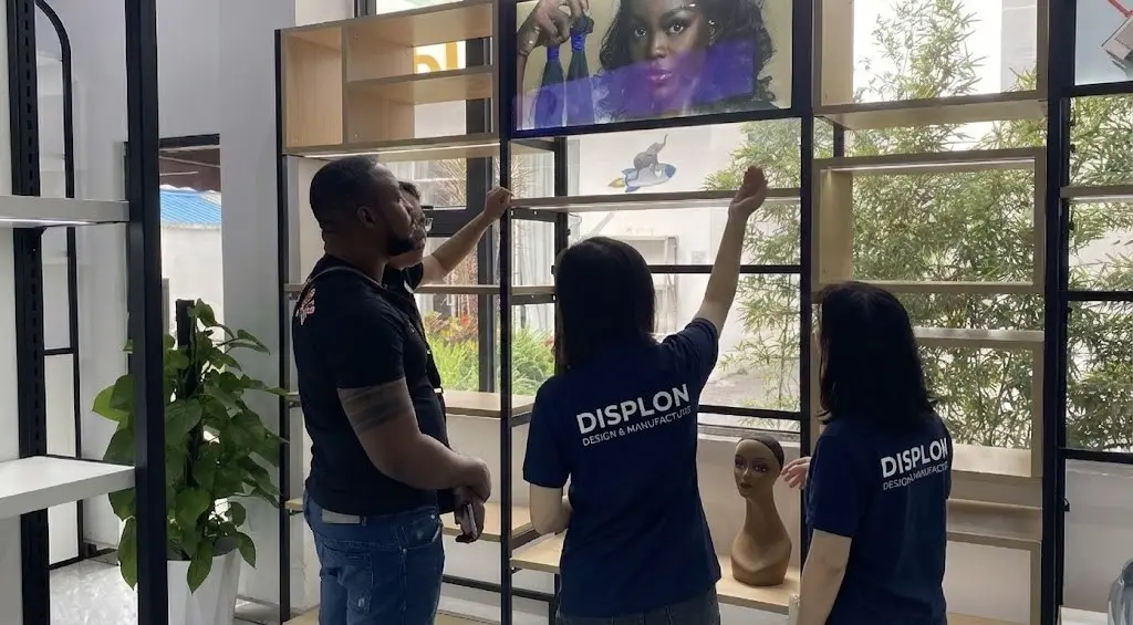 International client visiting Displon showroom